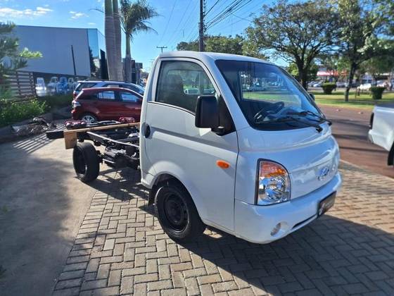 HYUNDAI HR 2.5 TCI HD LONGO SEM CAÇAMBA 4X2 8V 97CV TURBO INTERCOOLER DIESEL 2P MANUAL